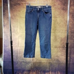Gap boot cut capris.   Size Regular.